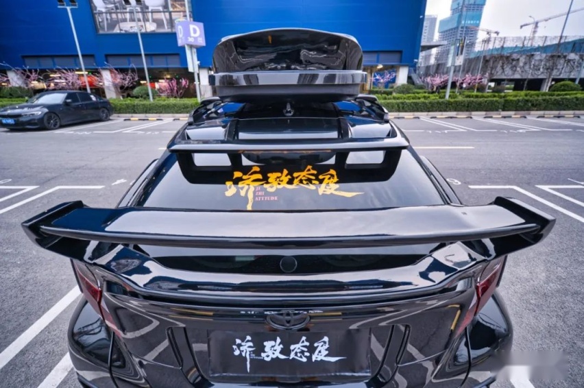 全国首台低趴宽体丰田奕泽，有态度的