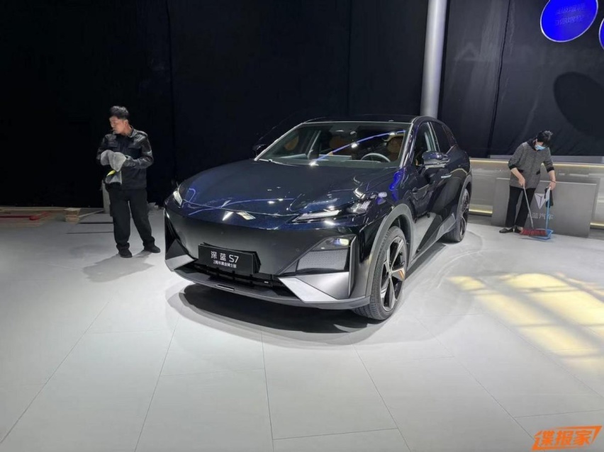 深蓝S7黑金骑士版实车曝光，外观炫酷内饰科技，你心动了吗？