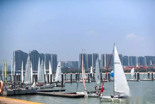 试驾时放开双手双脚吓醒小伙伴,这不是冒险是常规操作