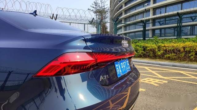 5.6秒破百、3.0T V6引擎的魅力，深入试驾奥迪A7L