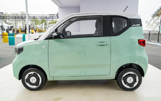2021年度圈粉无数小姐姐，五菱宏光MINI EV 马卡龙，有颜值还便