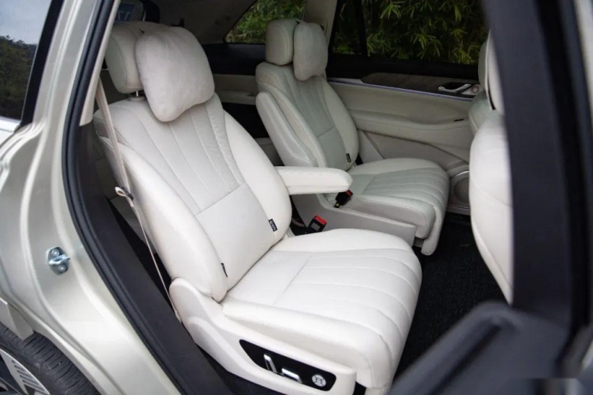 30万、插混、大六座SUV，这杯“蓝山”要硬刚理想L8？