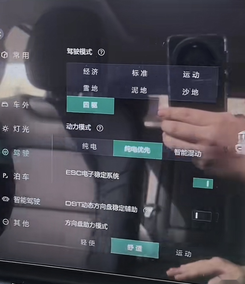 哈弗二代大狗Hi4版到店，配378马力+四驱，油耗1.83L