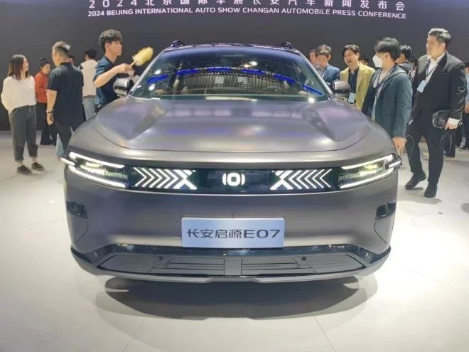 一车多用 长安启源E07亮相北京车展