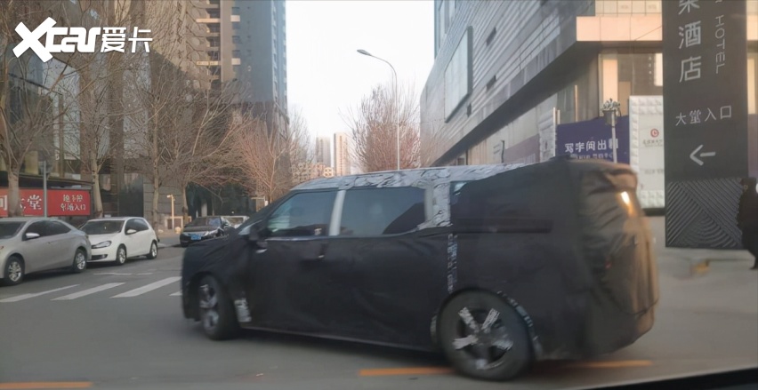 极氪002最新谍照曝光，定位中大型MPV，续航是关键