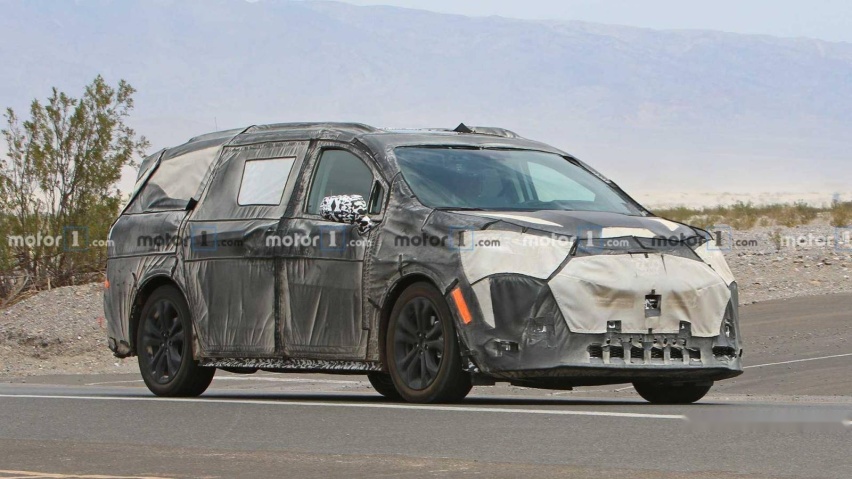 toyota-sienna-spy-photo (1).jpg