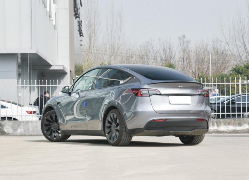 Model Y比Model 3的销量高，说明国人还是更偏爱SUV