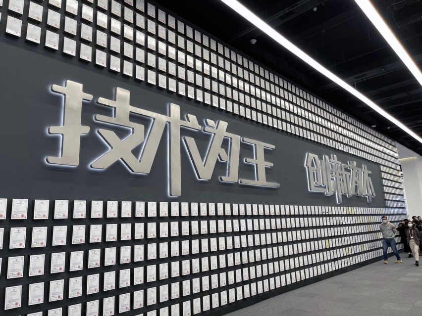 体验｜比亚迪海豚10万级新能源家轿初体验 感觉自己萌萌哒