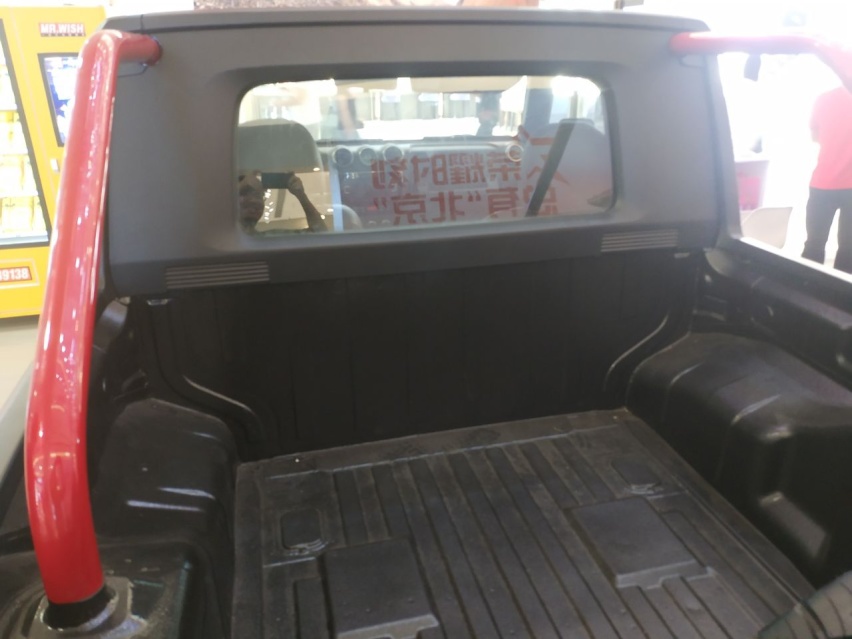 这辆粗糙的越野大玩具买车还不用摇号，体验皮卡版北京BJ40