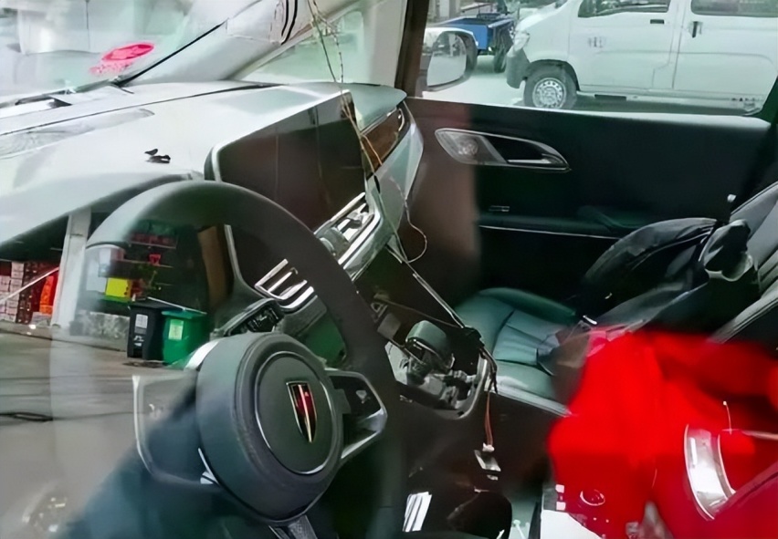 红旗MPV即将发布 预计搭载3.0T V6发动机 超大触控屏