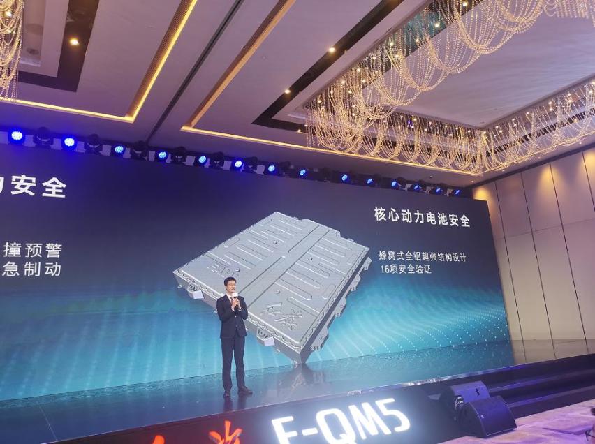 20万元级纯电B级车实干派，红旗E-QM5 PLUS不玩花活儿
