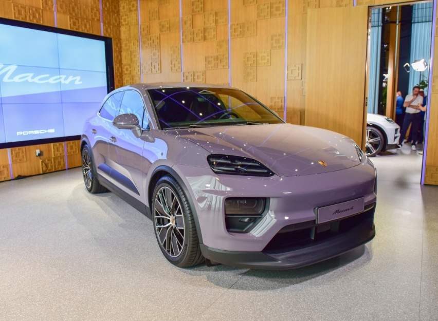 保时捷Macan EV上市，起售价72.8万元，油电价不同