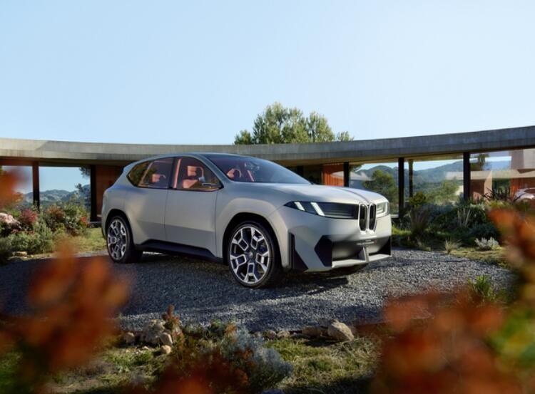BMW新世代概念车家族，开辟智能豪华驾趣新纪元