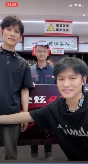 官宣!“抖音第一主播”疯狂小杨哥代言东风风神全新奕炫马赫版