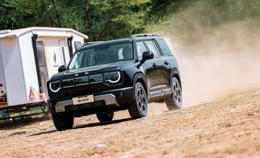 “轻野”还能有多野？不充电的电四驱轻野SUV BJ30告诉你答案
