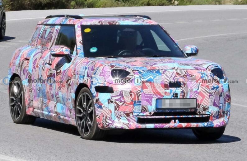 纯电小型SUV搅局者？2024年亮相，MINI Aceman海外谍照曝