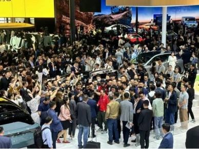 限时预售权益价格17.48万元起，极狐阿尔法S5成同级车品价比之王