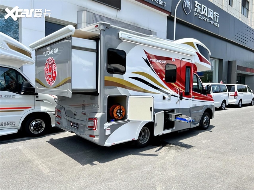 宇通C670双拓展房车，首家进口依维柯底盘打造，89.9万起