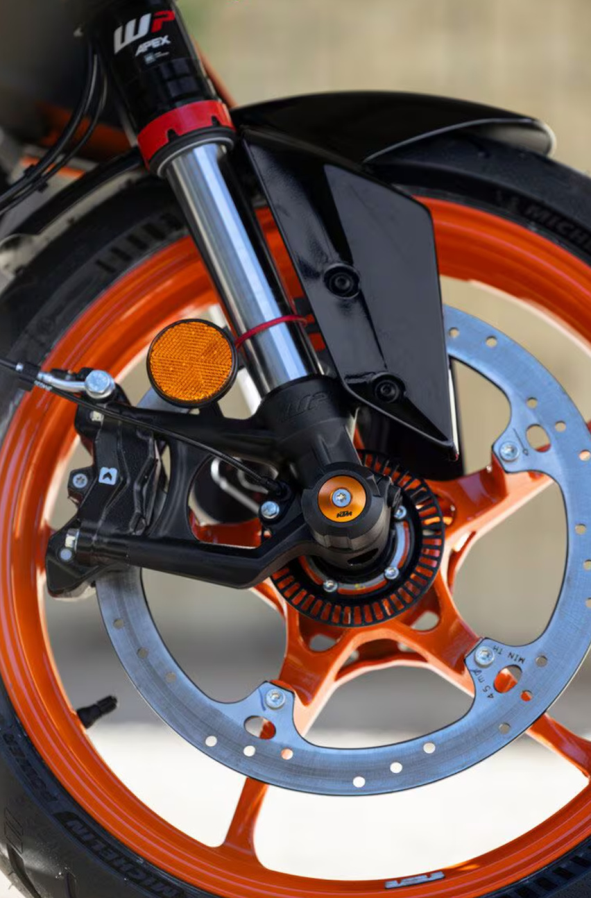 2024款KTM 390 Duke海外开始交付，全面升级性能更强劲