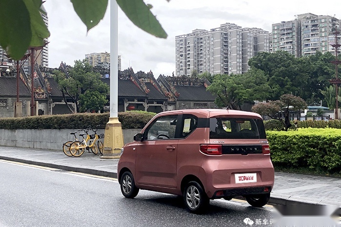 宏光MINI EV：别跟我聊诗和远方，我只懂人间烟火