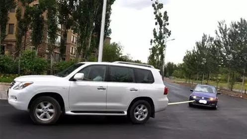 万一遇到汽车电瓶没电怎么办 这有几种应急办法 爱卡汽车爱咖号 万一遇到汽车电瓶没电怎么办 这有几种应急办法 爱卡汽车爱咖号