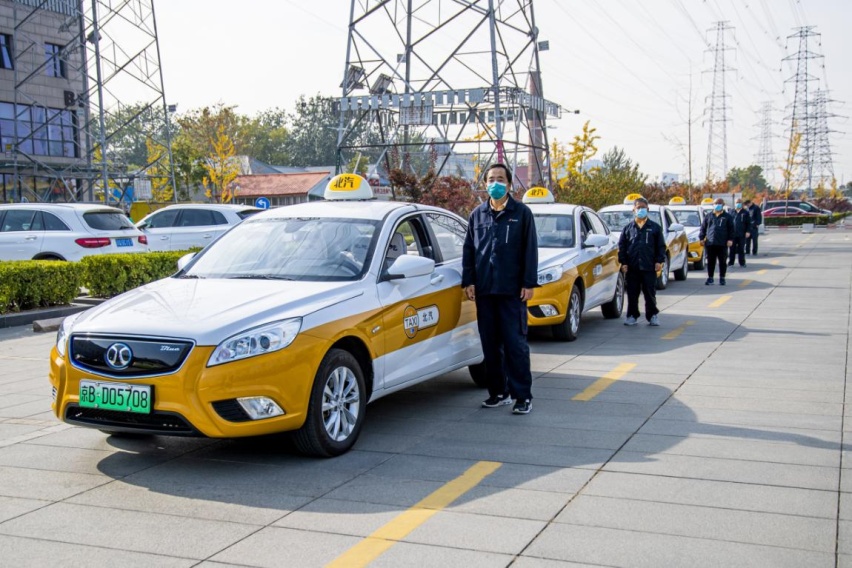 多快好省，20年老司机点评BEIJING汽车换电出租车