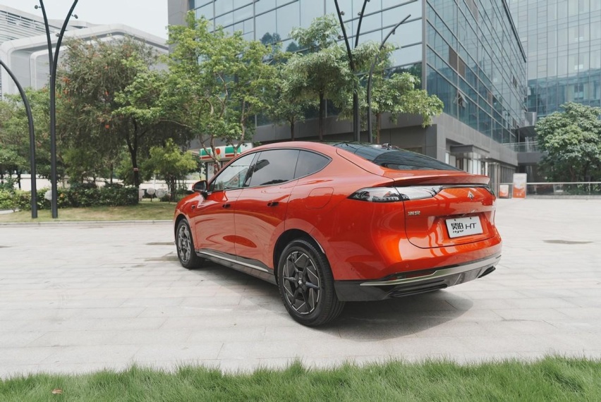 800V+无图智驾 续航做到825km的昊铂HT 2024款来了