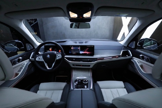 更先进 更豪华 BMW i7、BMW X7亮相成都