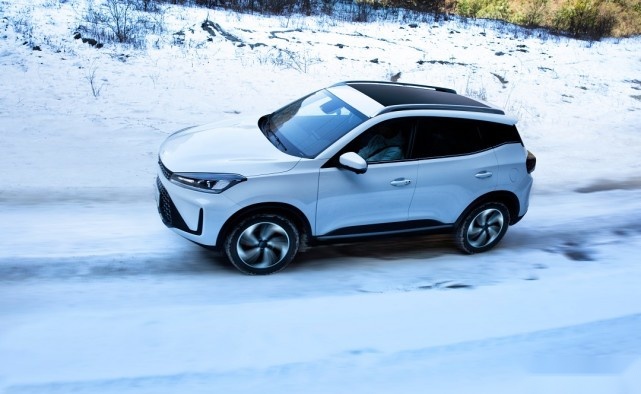 1.5T+CVT 造型前卫 凯翼炫界Pro极寒测试实车曝光