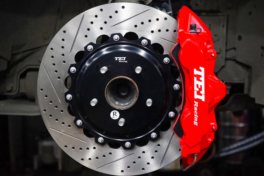 英菲尼迪Q50改装TEI Racing刹车卡钳案例