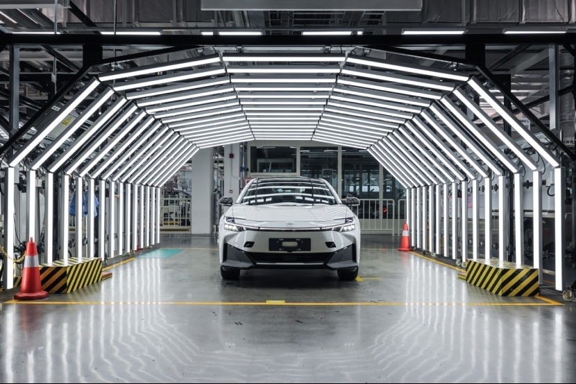 丰田发布全球首款纯电轿车 bZ3 官方指导价16.98万元起