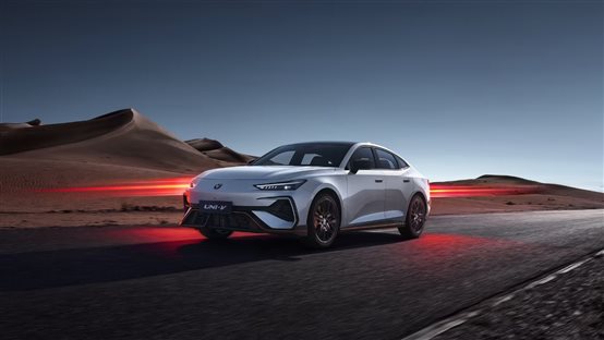 長安第三代UNI-V價格權益發布!年輕人的第一臺運動轎跑9.79萬元就能入手! 長安第三代UNI-V價格權益發布!年輕人的第一臺運動轎跑9.79萬元就能入手!