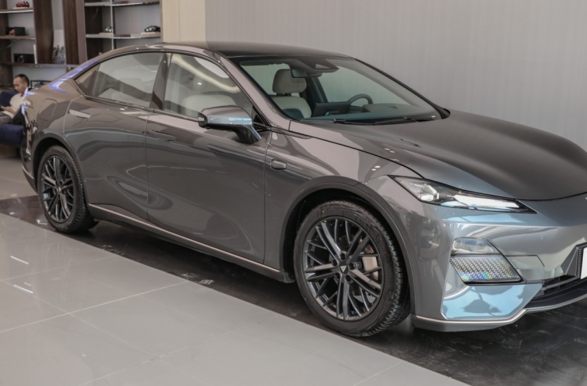 真省钱？对比同级燃油汽车，长安深蓝SL03用车成本能有多低？