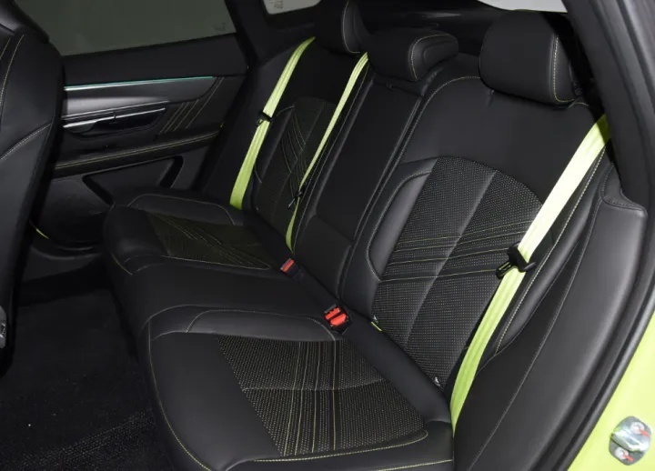 25万如何选新能源车？小鹏P7i对比特斯拉Model 3