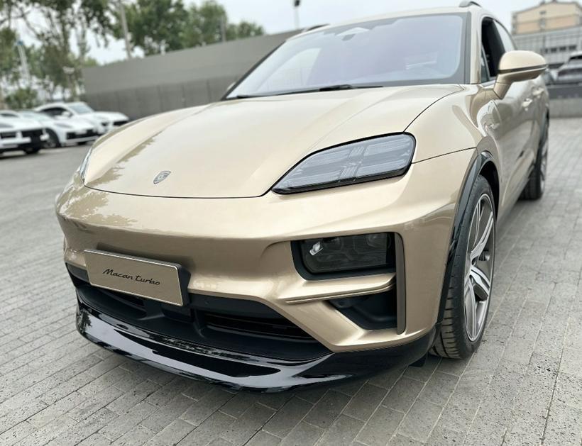 保时捷Macan EV实车到店，售价72.8万起