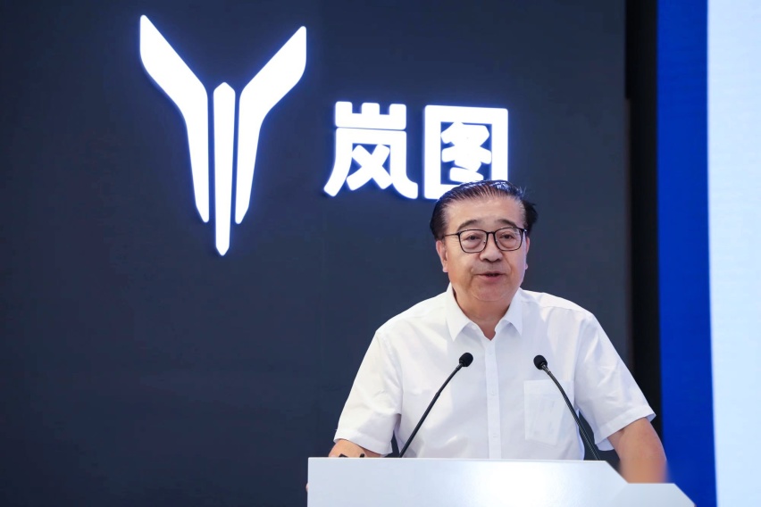 岚图梦想家首批交付日，大客户现场战略签约6000辆订单