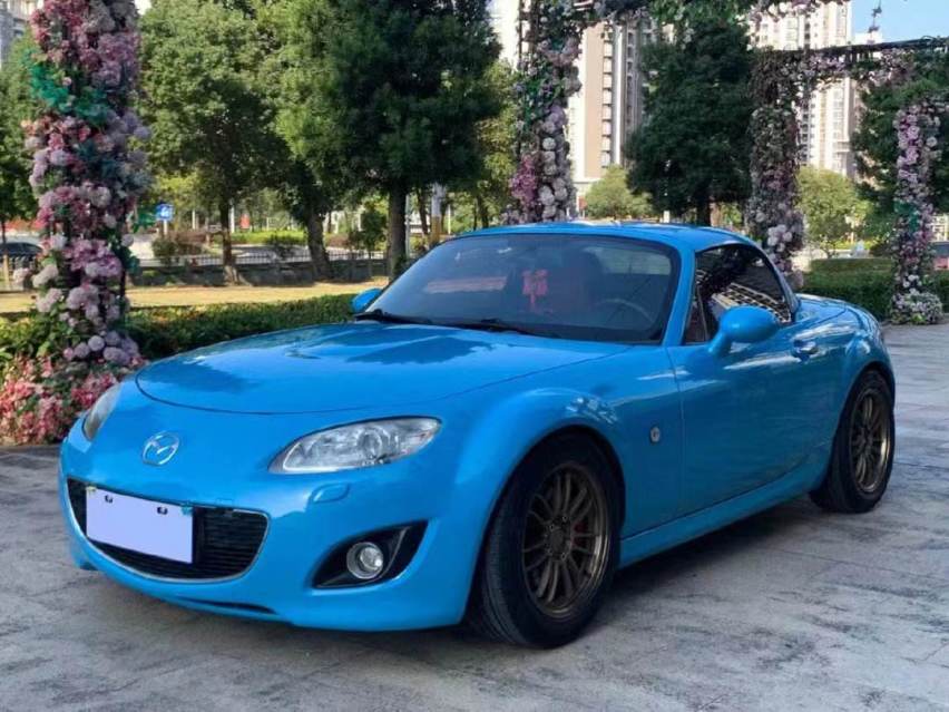 一台冷门敞篷小跑车马自达MX-5