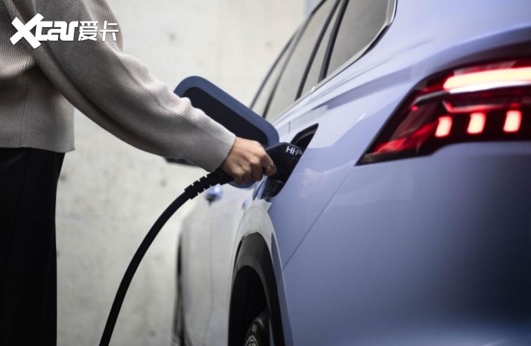 【e汽车】有星越L Hi·P这样的“全能车型”，还买啥电车！