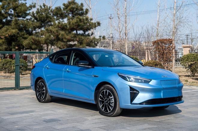 续航530km、7.6秒破百，江淮纯电车型iC5明天上市