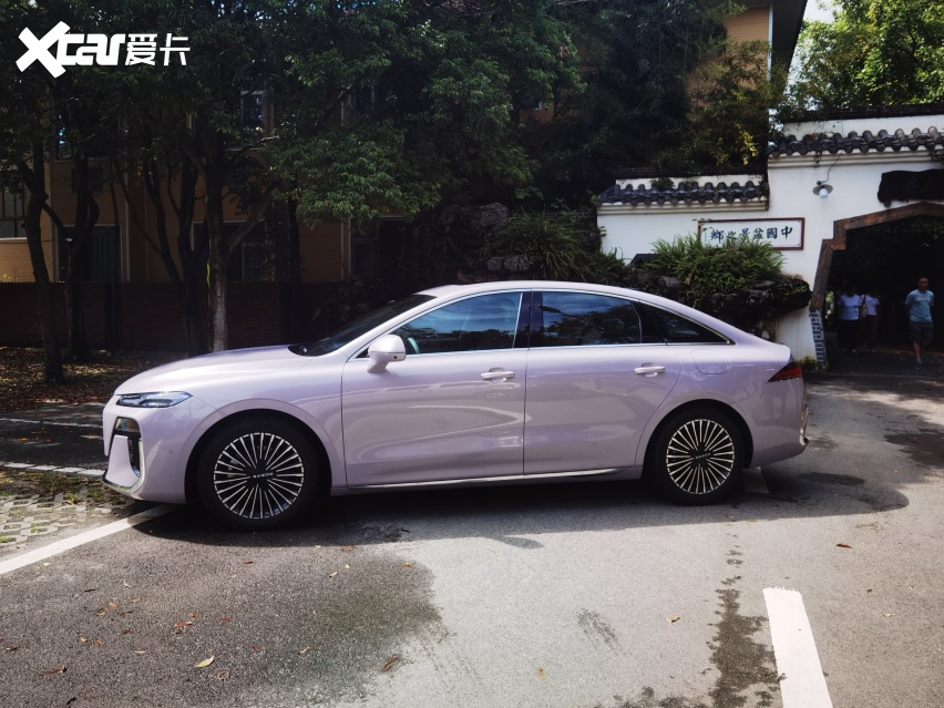 试驾|了解中国汽车进步有多大？看荣威M7 DMH这一款车就够了