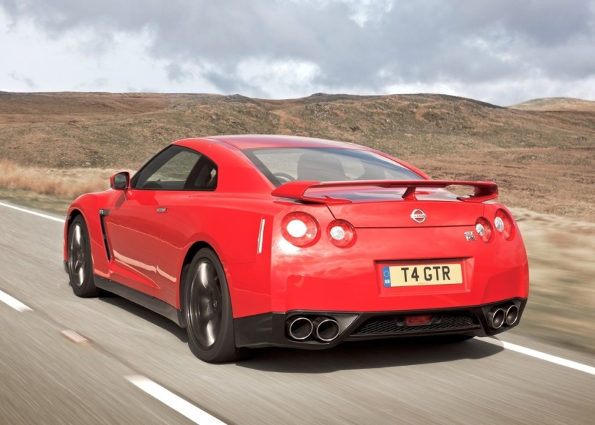 GTR R35不光是超跑杀手，更振兴了身陷泥潭的日产？