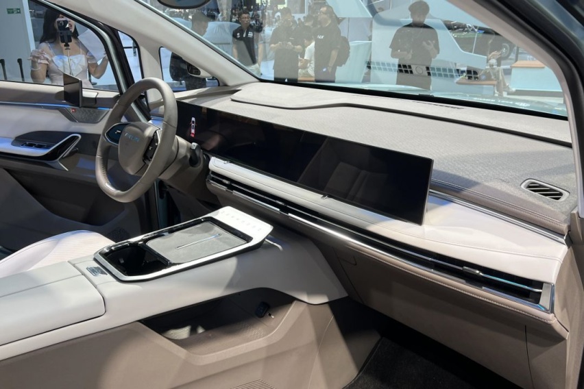 2023成都车展丨大家庭豪华电动MPV 大家7上市售25.98万元起