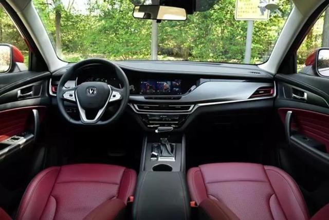 1.4T-CS35PLUS:外观内饰有微调，7速DCT变速箱