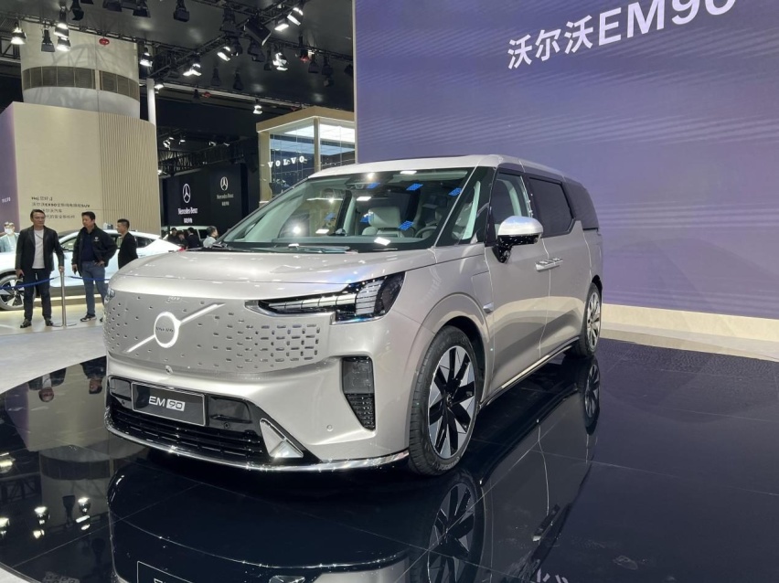 广州车展实拍沃尔沃EM90，这台百万级MPV够顶吗？