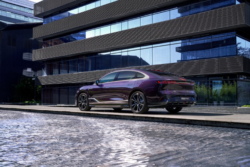 262km超长纯电续航，岚图追光PHEV 25.28万元起上市