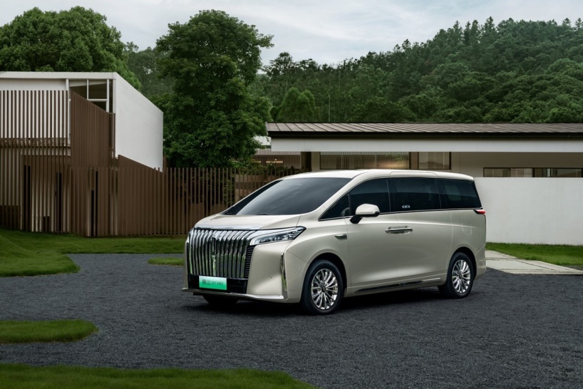 实力碾压合资神车，高端新能源家用MPV魏牌高山有多能打？