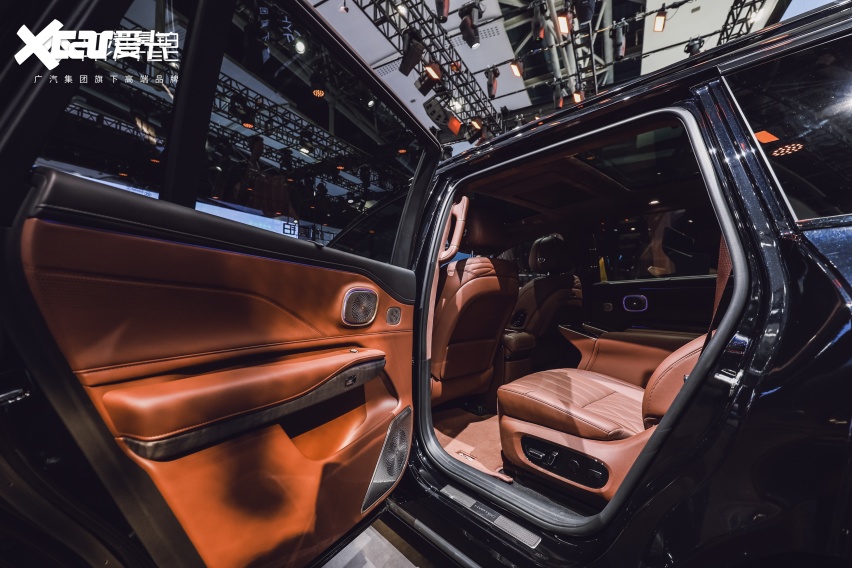 商务出行新标杆！昊铂HL黑武士版豪华配置撑足场面