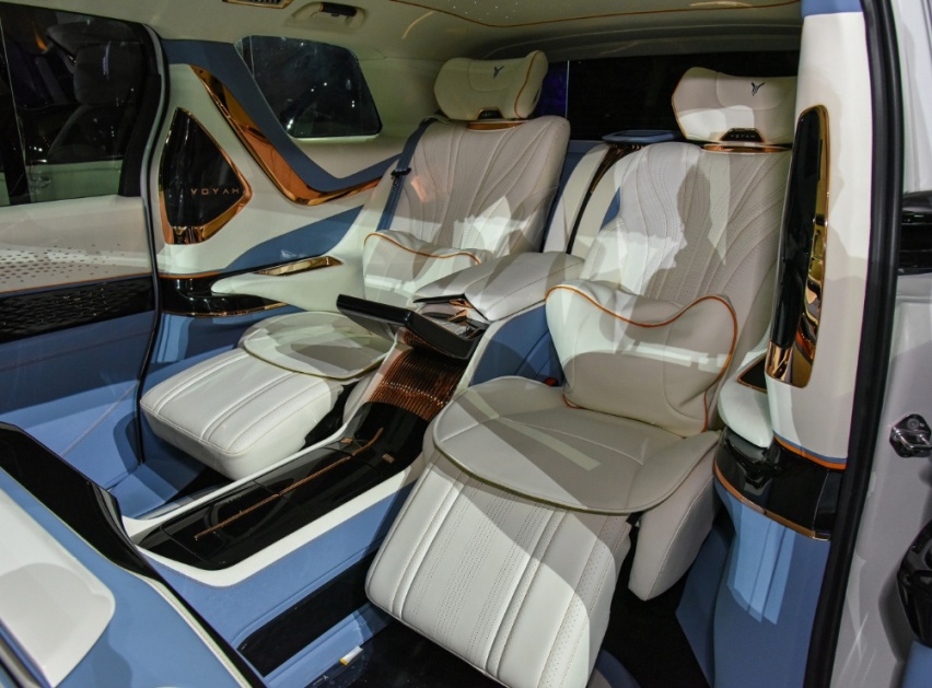 2022值得期待的MPV，岚图梦想家，双拼色车身+5.9s破百
