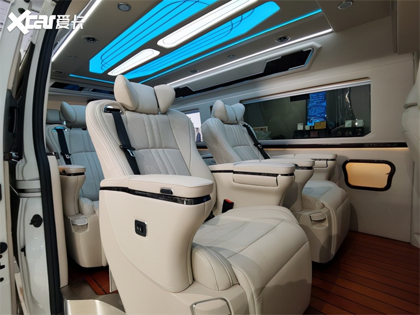 进口2022款丰田海狮改装豪华商务车,强劲动力超大尺寸