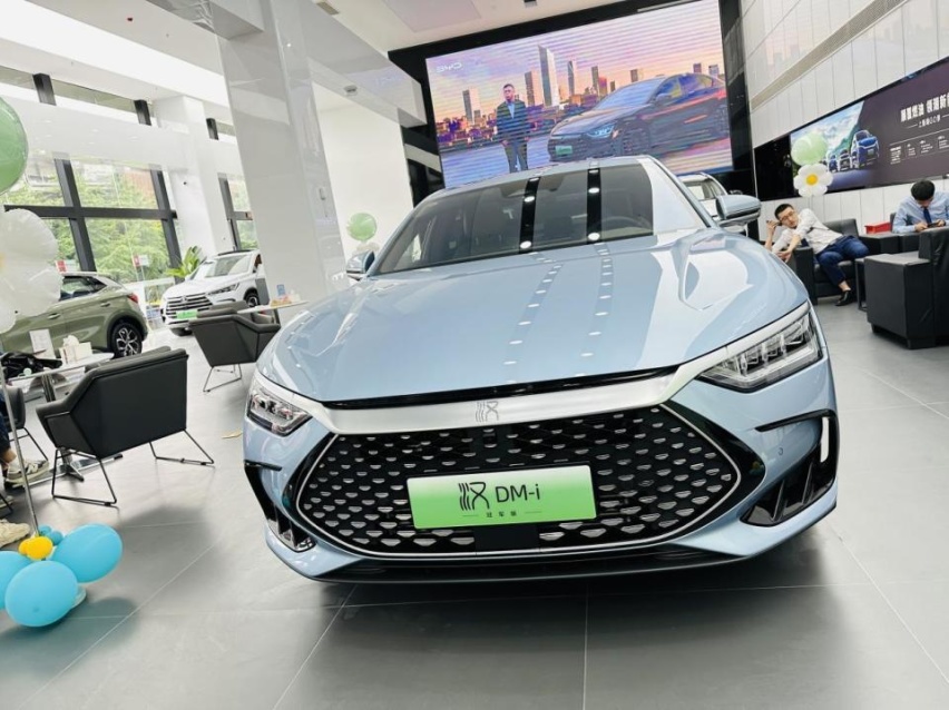 18.98 万起 搭载云辇-C系统 汉DM-i冠军版、汉DM-p战神版